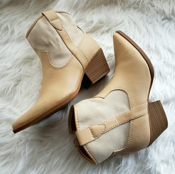 Universal Thread Western Style Boot Size 8 Ivory & Cream 2¼" block heel NWOT - Picture 2 of 10